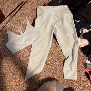 DILLARDS WORK OUT SET- MINT LIKE NEW